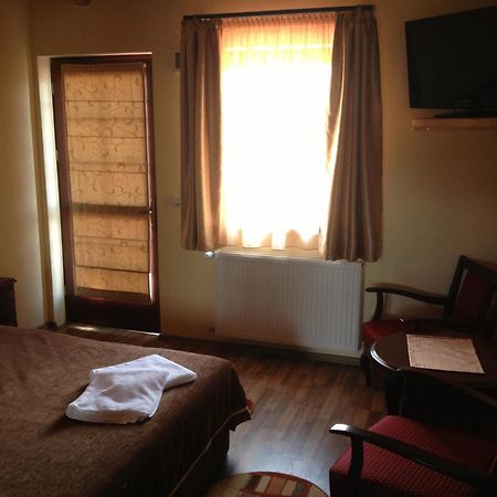 Pensiunea La Nise Sîmbăta de Sus Szoba fotó